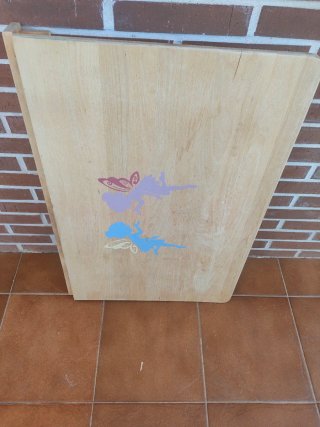 Mesa plegable de madera con diseño