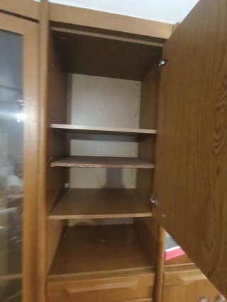 Mueble de comedor madera y cristal