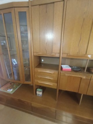 Mueble de comedor madera y cristal