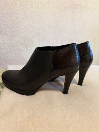 Botines Tacón Negro Piel Serpiente