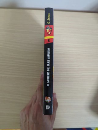 El misterio del traje amarillo Superhéroes 6