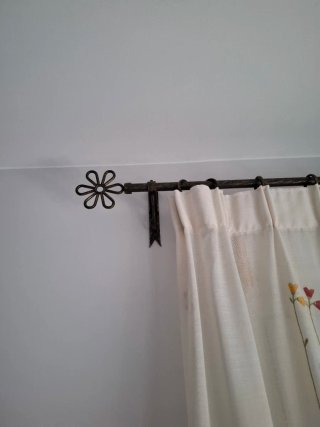 Cortinas salón y barra de forja bronce