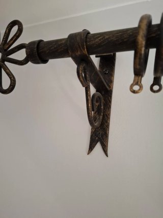 Cortinas salón y barra de forja bronce