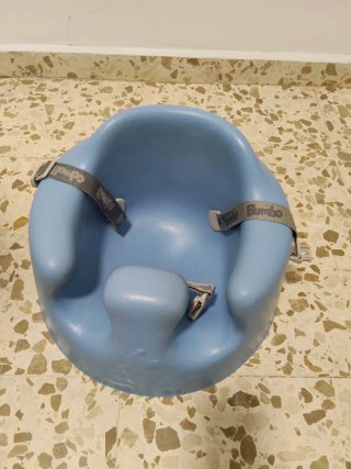 Asiento bumbo bebé azul con cinturón