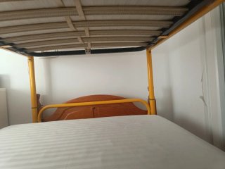 Litera Metálica Amarilla