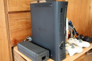 Xbox 360 Elite + 14 Giochi + 3 Controller