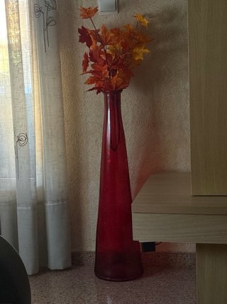 Jarrón alto de cristal rojo
