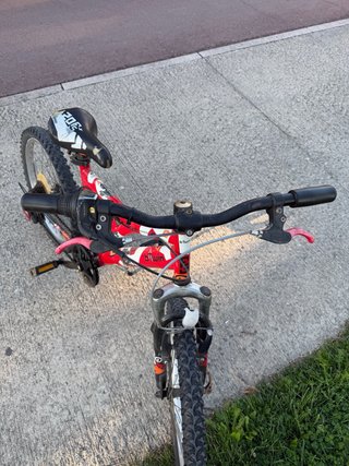 Bicicleta infantil roja