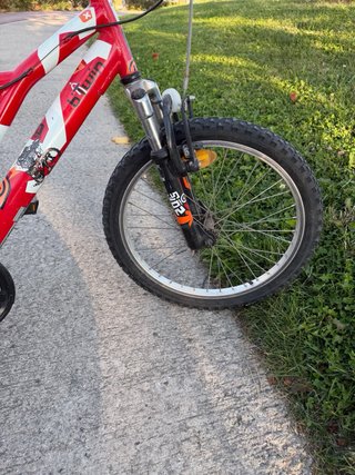 Bicicleta infantil roja