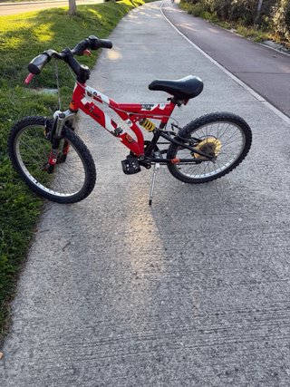 Bicicleta infantil roja