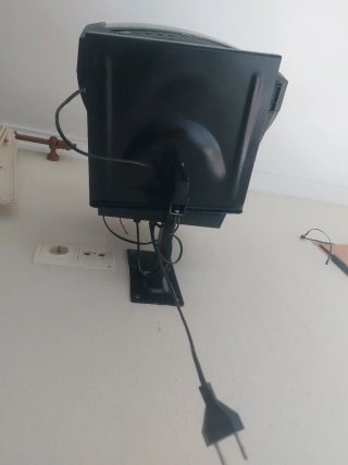 Televisor Philips con soporte