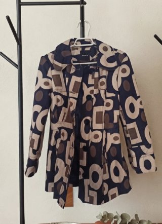 Chaqueta larga fina beige y azul