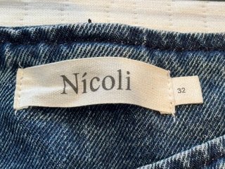 Pantalón vaquero Nícoli tachuelas T.32