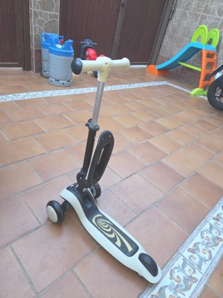 Patinete infantil 3 ruedas blanco y negro