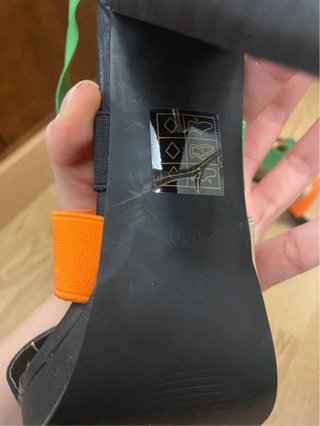 Sandalias de tacón con tiras multicolor