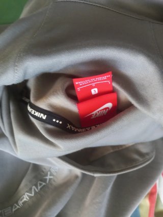 Sudadera Nike Air Max Gris