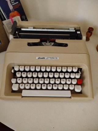 Olivetti Lettera 35 Máquina de Escribir Beige
