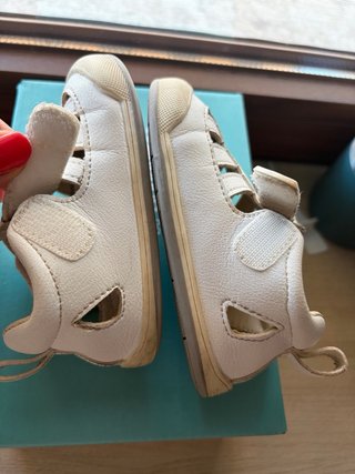Zapato niña T21 respetuoso
