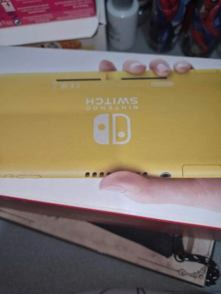 Nintendo Switch Lite Amarilla