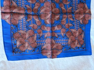 Pañuelo estampado Alika azul y rosa