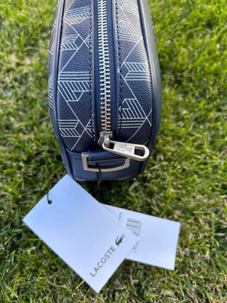 Bolso Lacoste azul marino con monograma