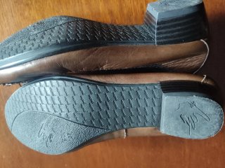 Zapatos planos Pitillos marrones con detalle