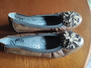 Zapatos planos Pitillos marrones con detalle
