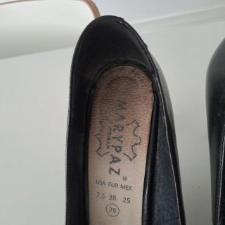 Zapatos de tacón negros