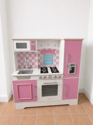 Cocina de juguete rosa