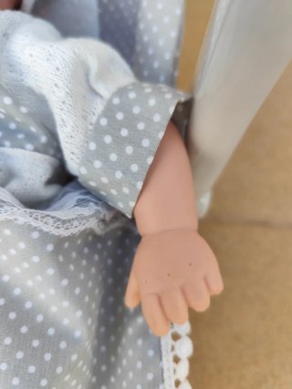 Muñeca bebé con carrito y accesorios