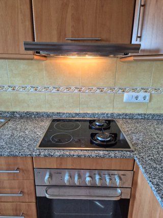 Cocina completa con encimera de granito