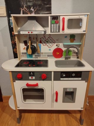 Cocinita de juguete de madera