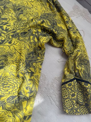 Blusa Desigual floral amarilla talla M