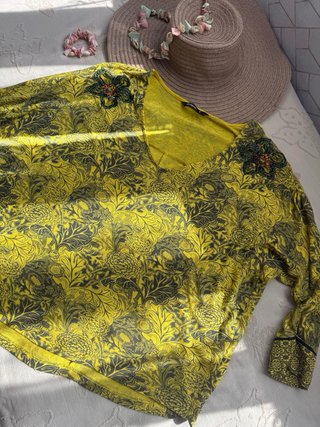 Blusa Desigual floral amarilla talla M