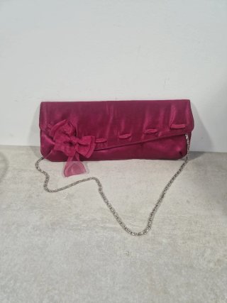 Bolso de fiesta fucsia con lazo