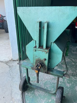 Máquina peladora de almendras
