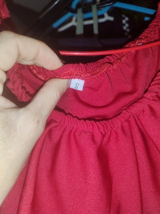 Mono rojo con tirante de volante