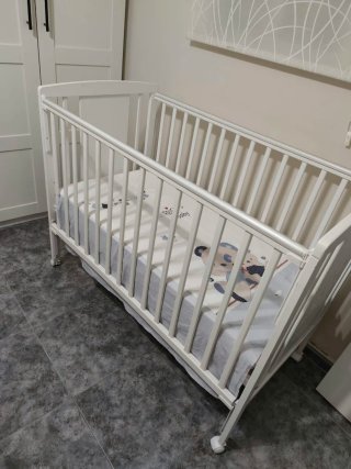Cuna de bebé con estampado de ositos