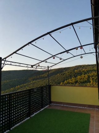 Pérgola de metal y plástico