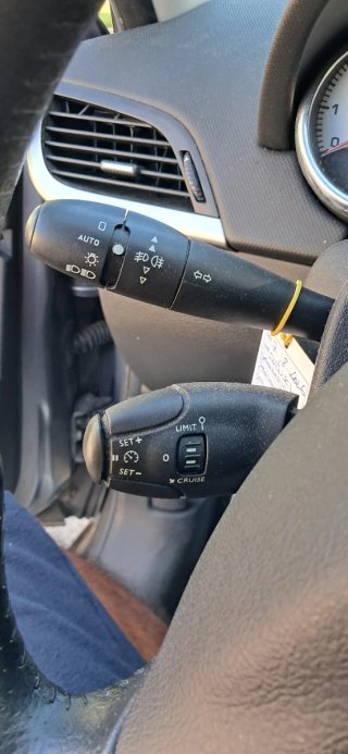Peugeot 207 2011 automatico. Solo 38mil km.