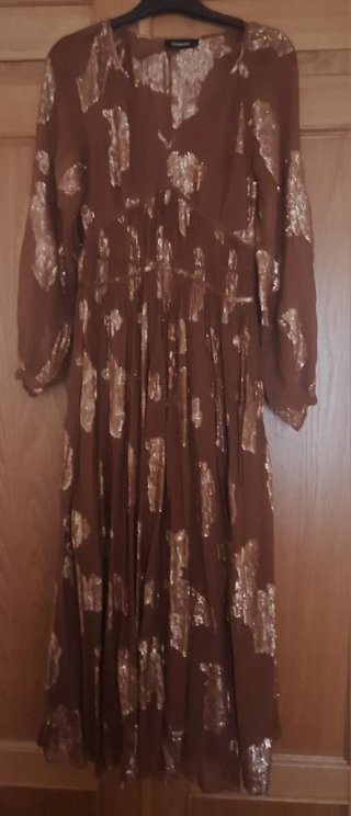 Vestido gasa marrón y dorado