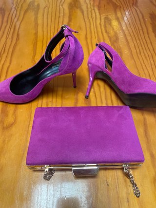Zapatos y bolso de fiesta fucsia