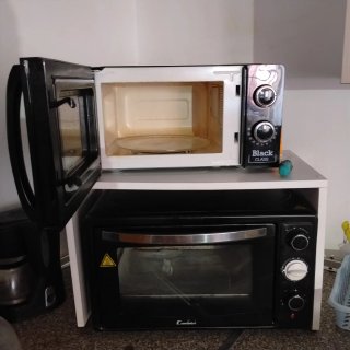 Mueble separador, horno y microondas