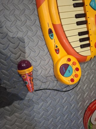 Teclado de juguete infantil con micrófono