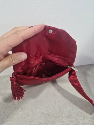 Bolso de fiesta fucsia con flecos