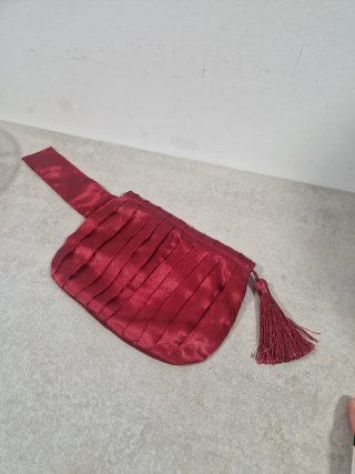 Bolso de fiesta fucsia con flecos