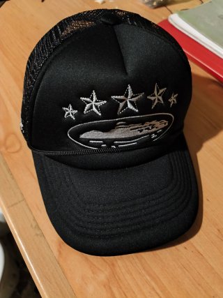 Sombrero de paja beige y negro
