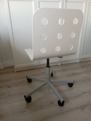 Silla Ikea blanca con ruedas (otra igual en venta)