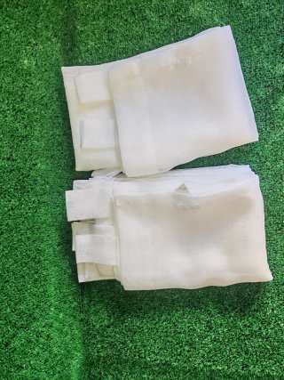 Juego 2 visillos blancos con trabillas
