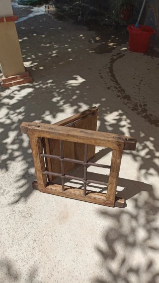Ventanas antiguas de madera y metal